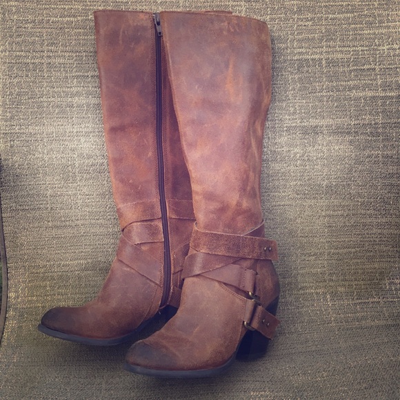 ⚡CLEAR OUT⚡ Fergie Legend distressed leather boots - Picture 3 of 8